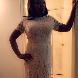 Eva Mendes cream color sheath dress